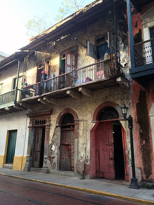 Verfall und Schönheit auf einen Blick - Wohnhaus in Casco Viejo
