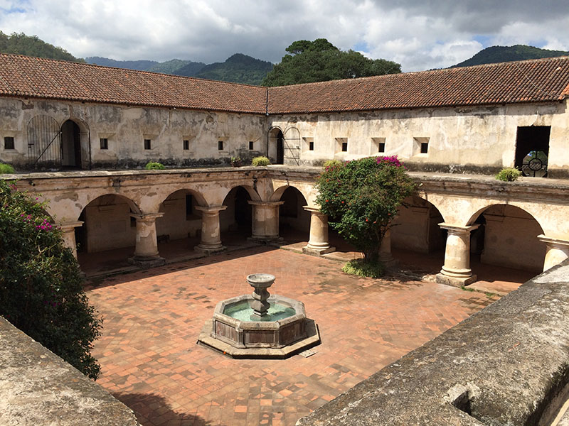 Innenhof des Convento de las Capuchinas in Antigua Guatemala