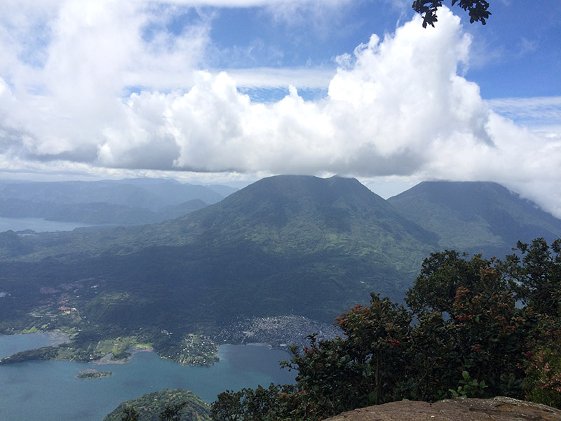 Ausblick vom Volcan San Pedro am Lago Atitlán in Guatemala