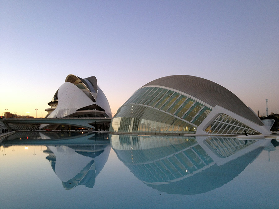 Futuristische Gebäude der Ciudad de las Artes y de las Ciencias