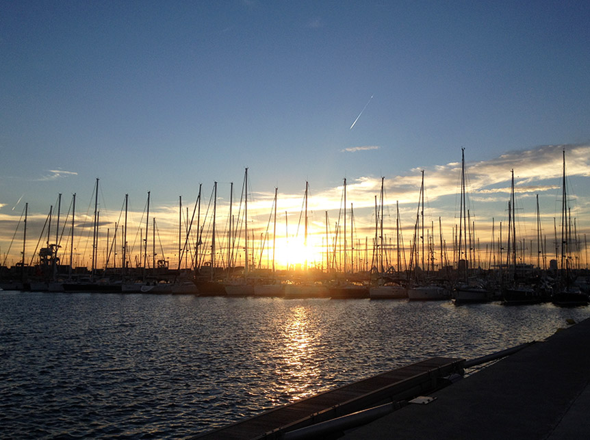 Sonnenuntergang über dem Hafen von Valencia