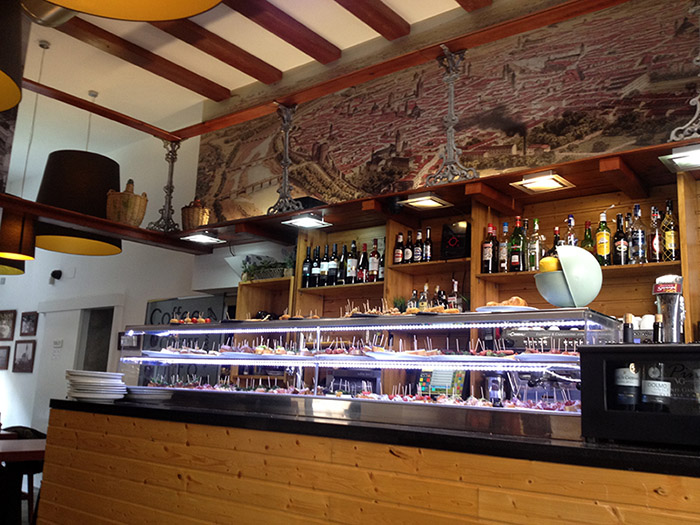 Große Auswahl an der Bar des Pintxo i Trago - Valencia