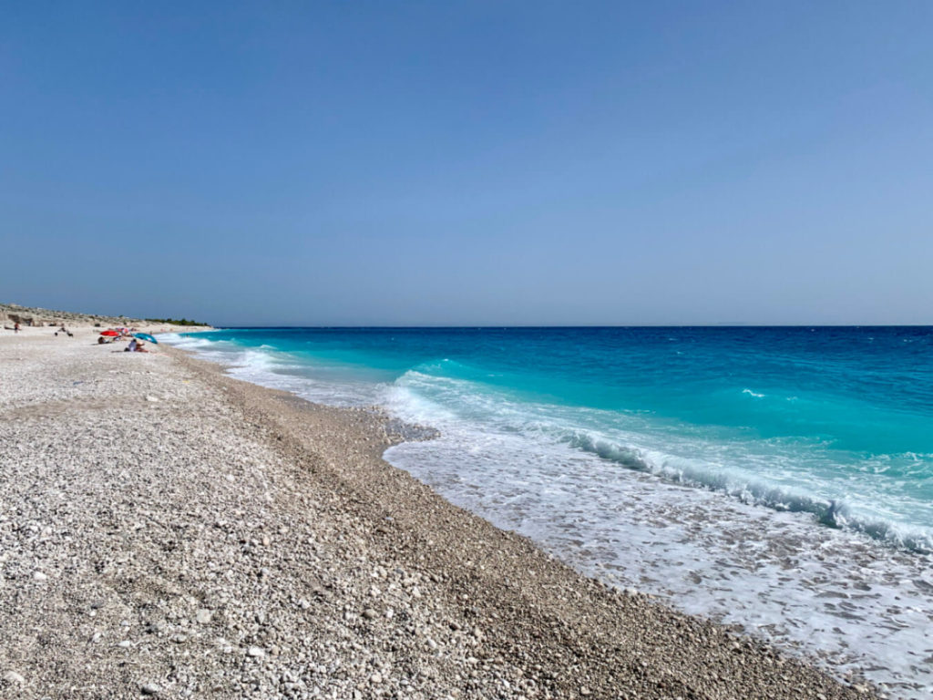 Der Strand von Drymades an der albanischen Riviera